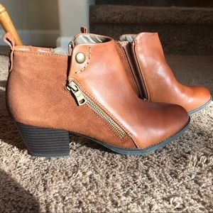 Earth brand Ankle Booties